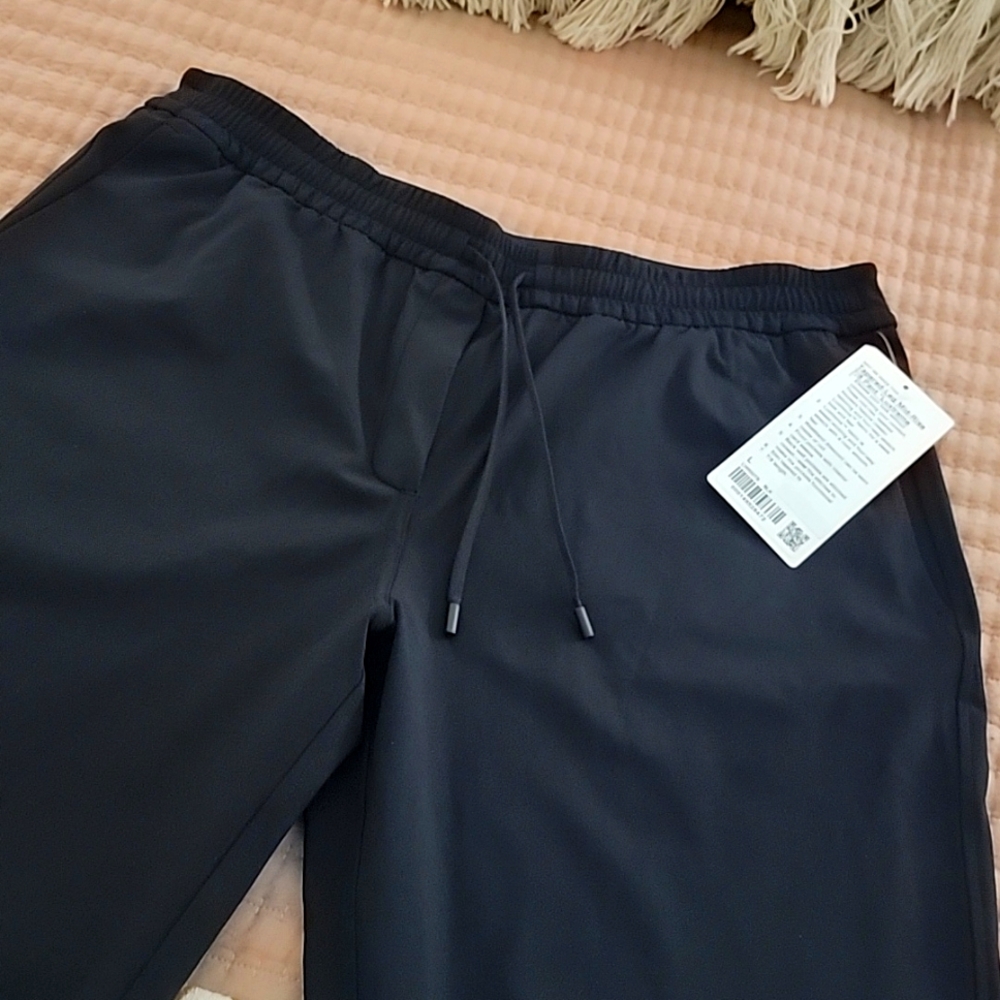 Tapered-Leg Mid-Rise 7/8 Pant Luxtreme